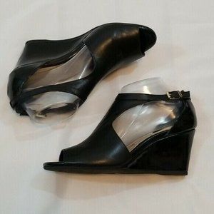 Giani Bernini Black Leather Wedge